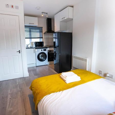 No 01 Small Studio Flat In Aylesbury Town Station Exterior foto