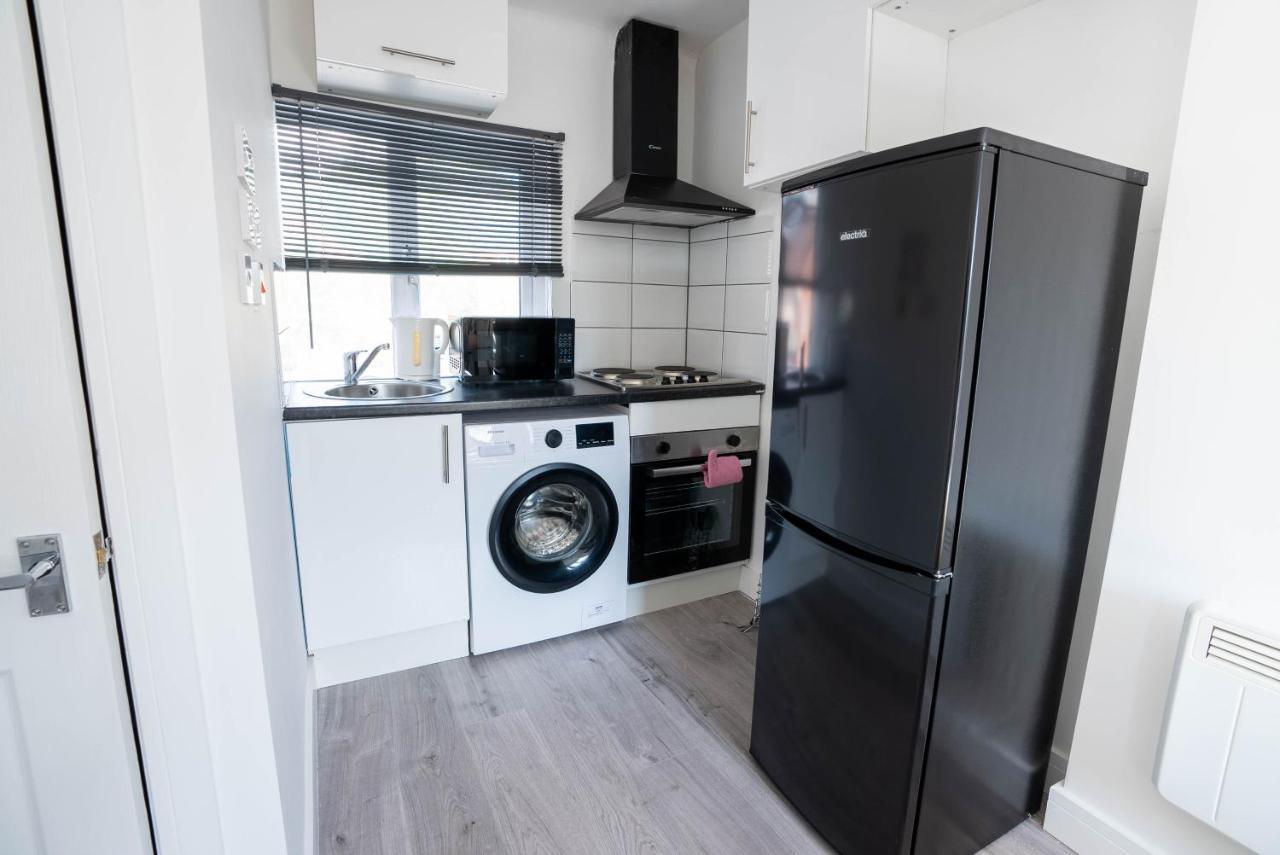 No 01 Small Studio Flat In Aylesbury Town Station Exterior foto